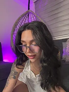 Samantha Bernardo online show from April 18, 4:47 am