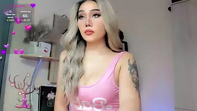Snapshot of Icon1c_LiLy chatting on October 15, 8:36 am Icon1c LiLy online show from October 15, 8:36 am