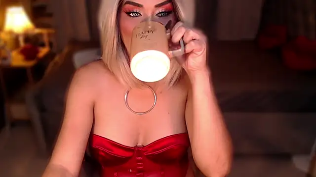QUEEN GIAMOORE69 online show from July 5, 7:53 pm