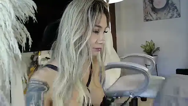 saraplayboy96 online show from October 21, 8:54 pm