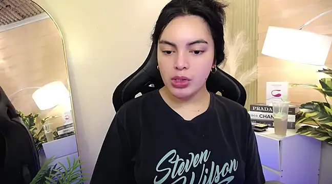 Snapshot of HotstuffCherrySummer chatting on January 14, 5:40 am HotstuffCherrySummer online show from January 14, 5:40 am