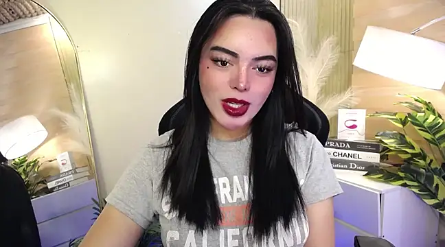 Snapshot of HotstuffCherrySummer chatting on February 1, 4:56 am HotstuffCherrySummer online show from February 1, 4:56 am