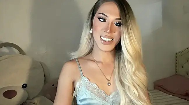 Snapshot of Ts_glamxxxx chatting on February 2, 10:35 am Ts glamxxxx online show from February 2, 10:35 am