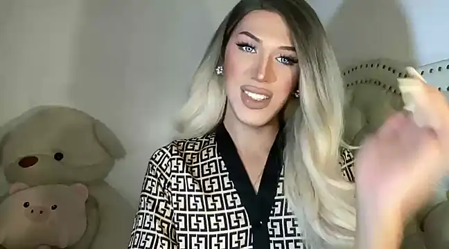 Snapshot of Ts_glamxxxx chatting on February 10, 9:47 am Ts glamxxxx online show from February 10, 9:47 am