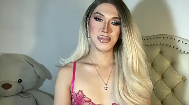 Snapshot of Ts_glamxxxx chatting on February 18, 5:53 am Ts glamxxxx online show from February 18, 5:53 am