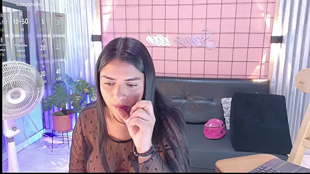 Snapshot of mensia_hernandz chatting on October 18, 1:59 pm mensia hernandz online show from October 18, 1:59 pm