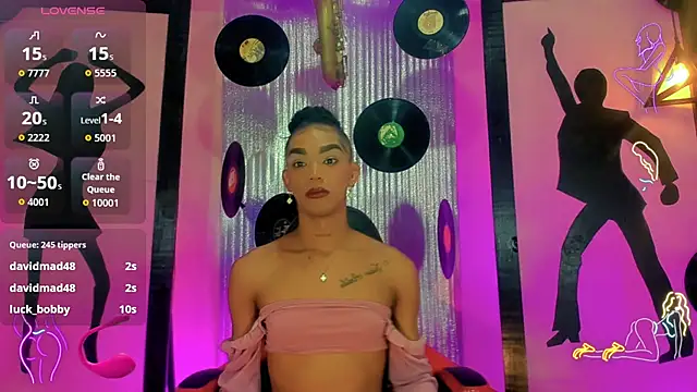 nickyminach  online show from November 11, 8:10 pm