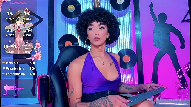 nickyminach  online show from June 23, 7:44 pm