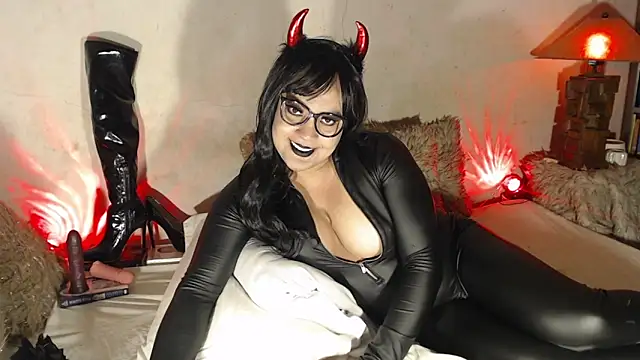 Snapshot of hotwildmistress chatting on October 11, 2:58 am hotwildmistress online show from October 11, 2:58 am