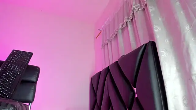 stephany doll  online show from June 11, 4:10 am