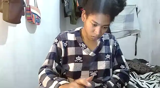 Snapshot of angelamarie1 chatting on December 29, 10:12 am angelamarie1 online show from December 29, 10:12 am
