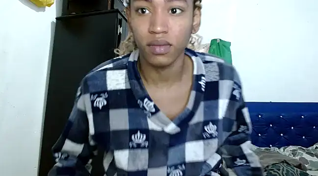 Snapshot of angelamarie1 chatting on January 2, 12:24 pm angelamarie1 online show from January 2, 12:24 pm