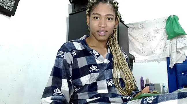 Snapshot of angelamarie1 chatting on January 27, 11:43 am angelamarie1 online show from January 27, 11:43 am