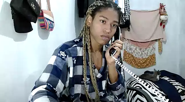 Snapshot of angelamarie1 chatting on February 14, 1:23 am angelamarie1 online show from February 14, 1:23 am