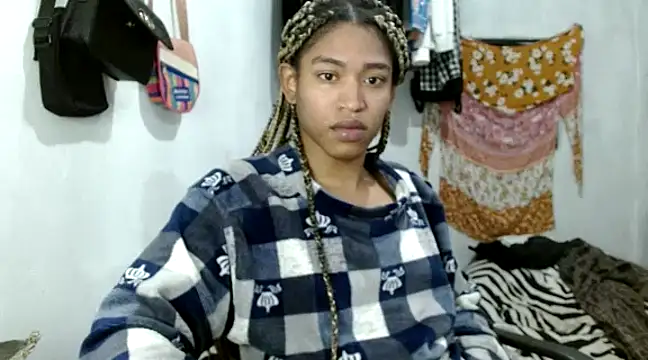 Snapshot of angelamarie1 chatting on February 17, 1:04 am angelamarie1 online show from February 17, 1:04 am