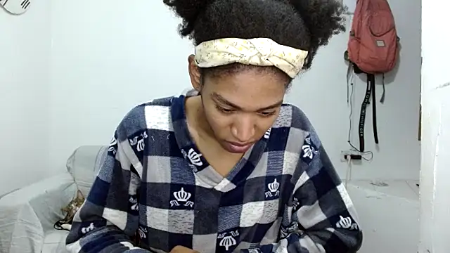 Snapshot of angelamarie1 chatting on October 17, 11:14 am angelamarie1 online show from October 17, 11:14 am