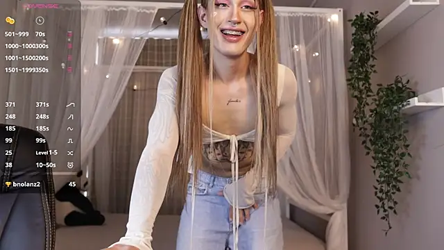julesbennet online show from May 18, 8:58 pm