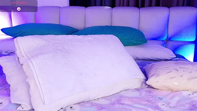 sweetieluna01 online show from January 18, 8:28 pm