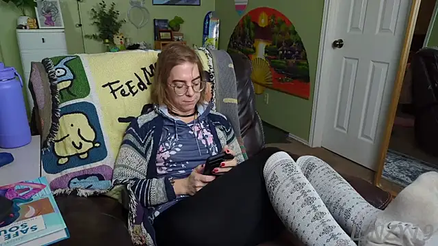 Linzy 19 online show from February 4, 5:12 pm